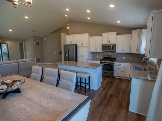 7929 182nd Street W, Lakeville, MN 55044