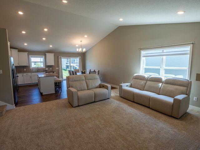 7929 182nd Street W, Lakeville, MN 55044