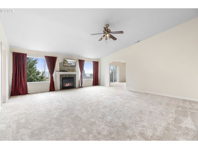 14822 Se NATALYA St, Happy Valley, OR 97086