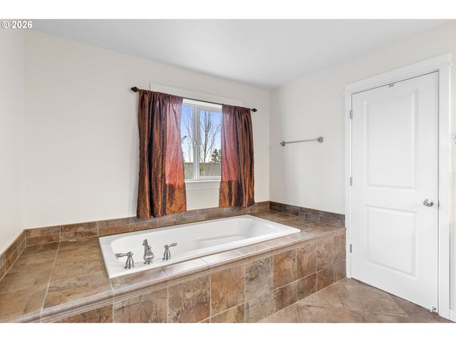 14822 Se NATALYA St, Happy Valley, OR 97086