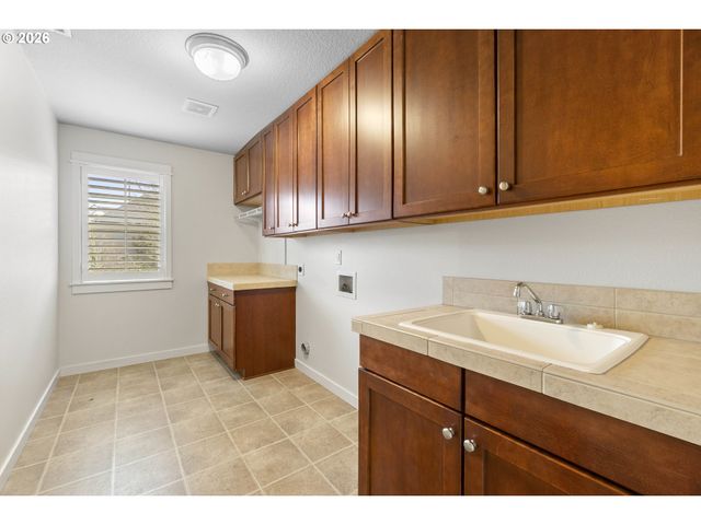 14822 Se NATALYA St, Happy Valley, OR 97086