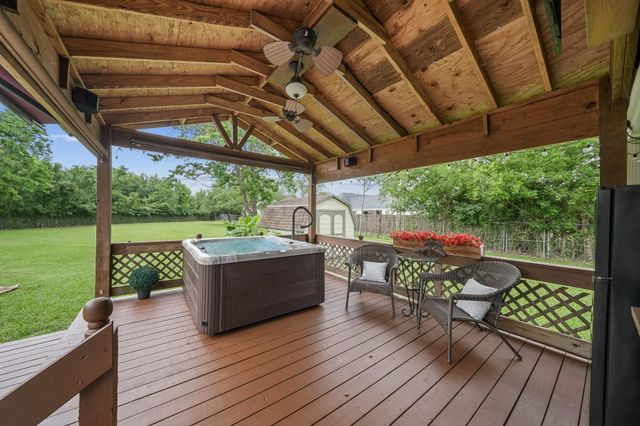 5520 Henley Street, Santa Fe, TX 77510