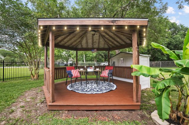 5520 Henley Street, Santa Fe, TX 77510