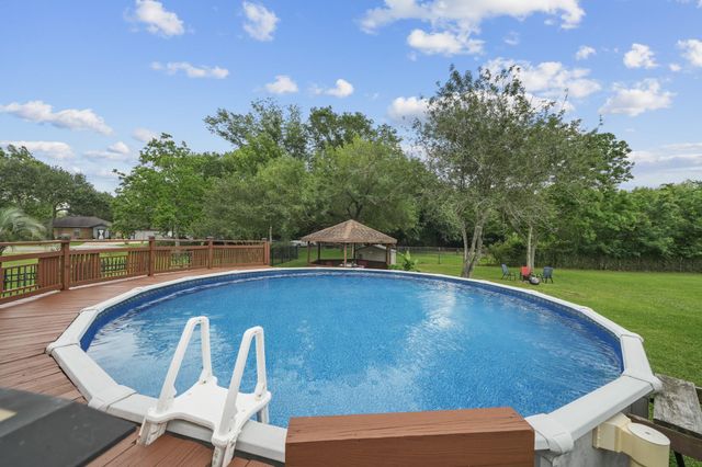 5520 Henley Street, Santa Fe, TX 77510