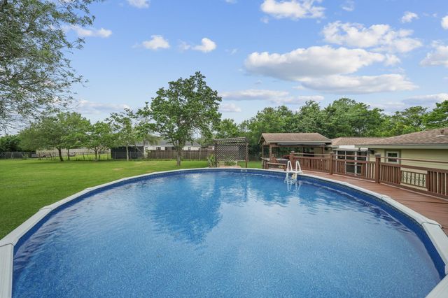 5520 Henley Street, Santa Fe, TX 77510