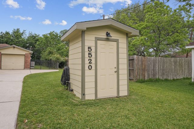 5520 Henley Street, Santa Fe, TX 77510