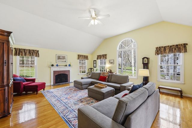 201 Spring St, Hopkinton, MA 01748