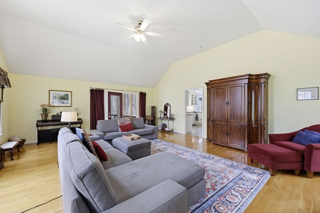 201 Spring St, Hopkinton, MA 01748