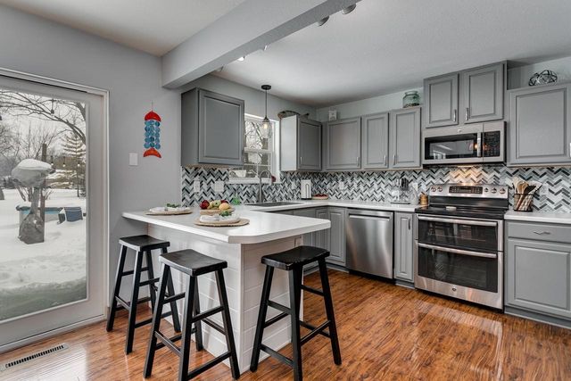 1427 W STARVIEW DRIVE, Appleton, WI 54913