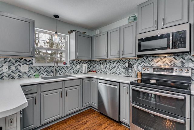 1427 W STARVIEW DRIVE, Appleton, WI 54913