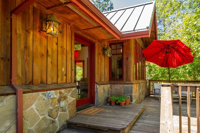 125 Old Orchard, Weaverville, CA 96093