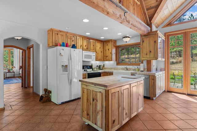 125 Old Orchard, Weaverville, CA 96093