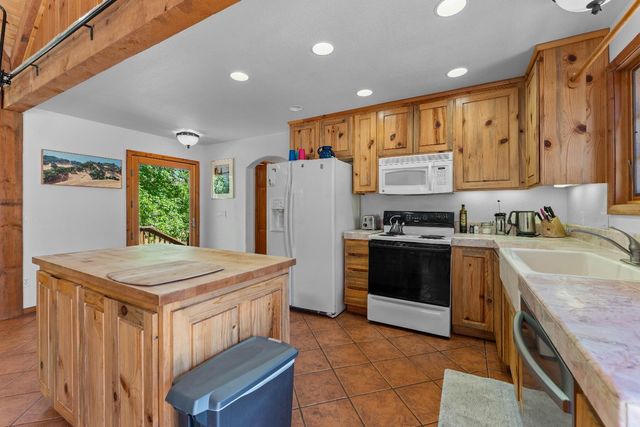 125 Old Orchard, Weaverville, CA 96093