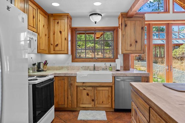 125 Old Orchard, Weaverville, CA 96093