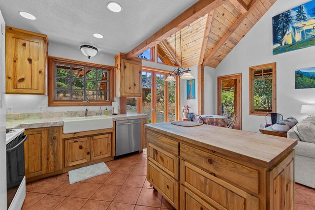 125 Old Orchard, Weaverville, CA 96093