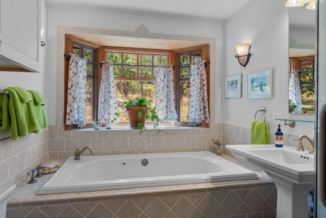 125 Old Orchard, Weaverville, CA 96093