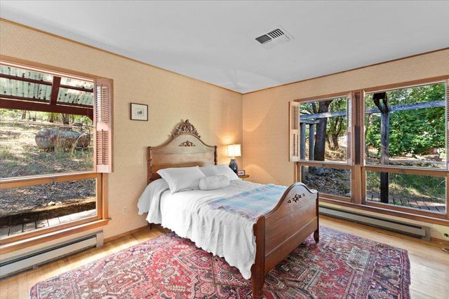 125 Old Orchard, Weaverville, CA 96093