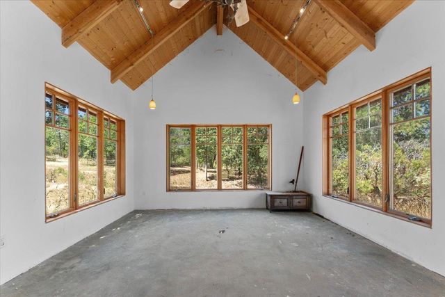 125 Old Orchard, Weaverville, CA 96093