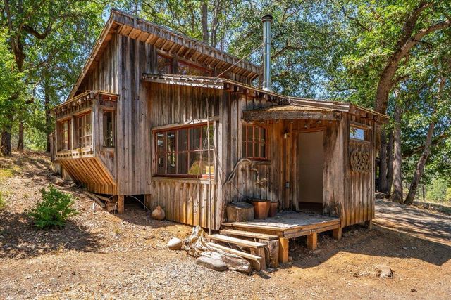 125 Old Orchard, Weaverville, CA 96093