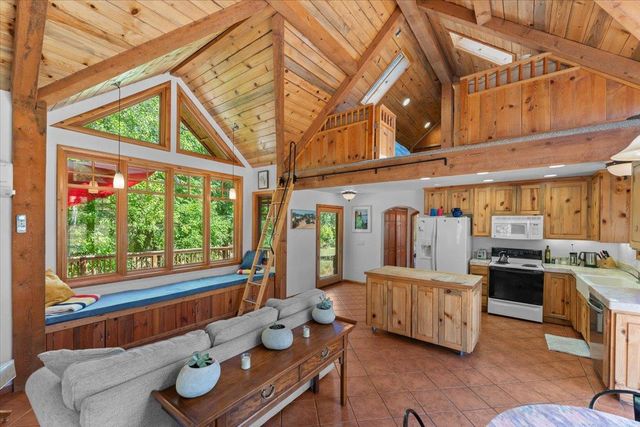 125 Old Orchard, Weaverville, CA 96093