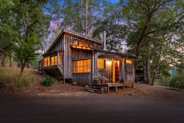 125 Old Orchard, Weaverville, CA 96093