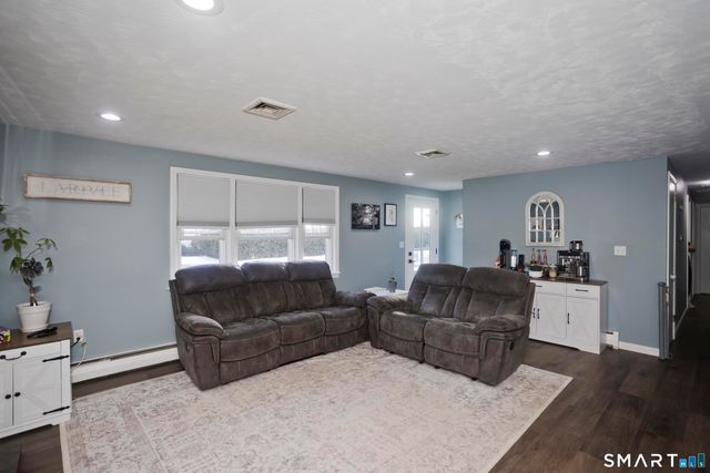 7 Bobolink Lane, Enfield, CT 06082