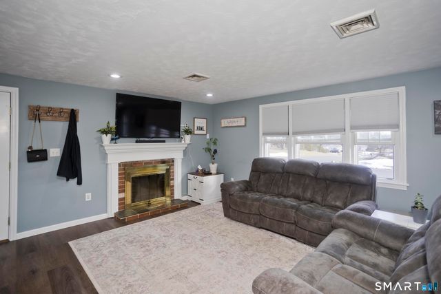 7 Bobolink Lane, Enfield, CT 06082