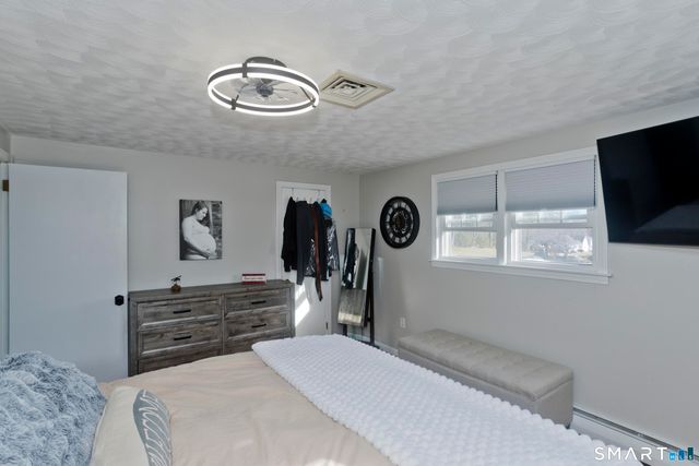 7 Bobolink Lane, Enfield, CT 06082