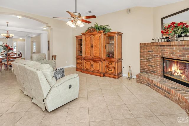 5201 Pavia Court, Bakersfield, CA 93308