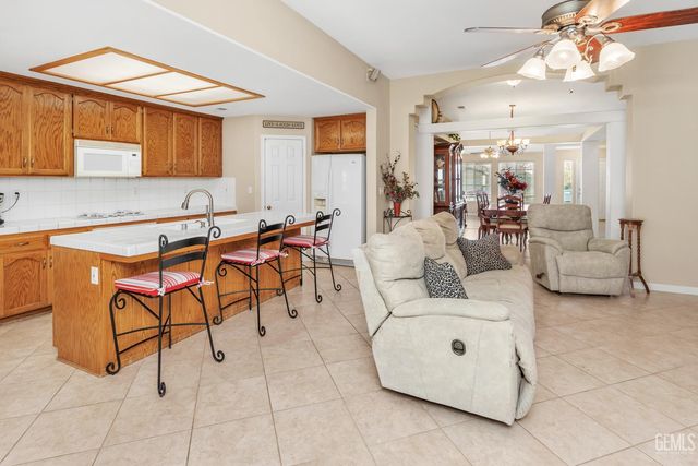 5201 Pavia Court, Bakersfield, CA 93308