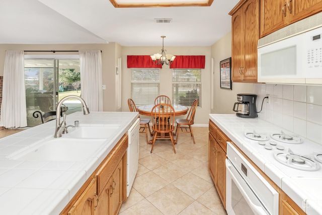 5201 Pavia Court, Bakersfield, CA 93308