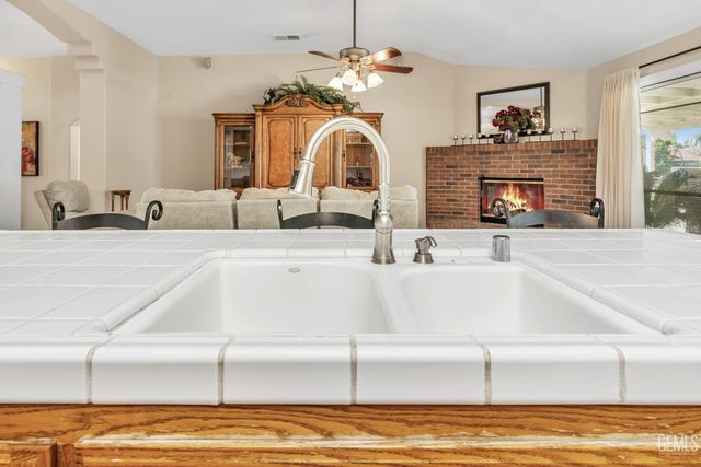 5201 Pavia Court, Bakersfield, CA 93308