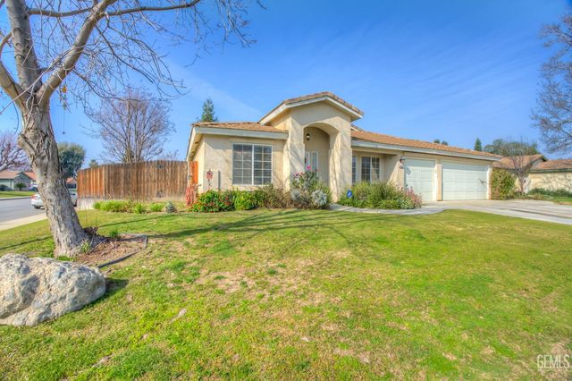 5201 Pavia Court, Bakersfield, CA 93308