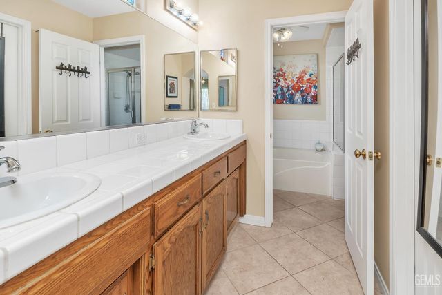 5201 Pavia Court, Bakersfield, CA 93308