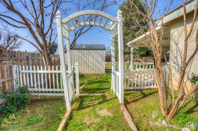 5201 Pavia Court, Bakersfield, CA 93308