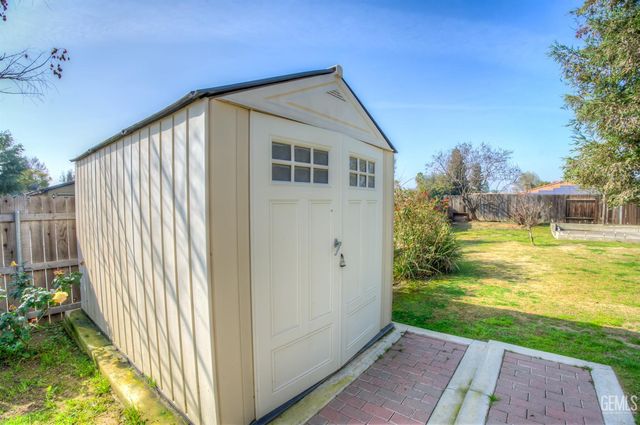 5201 Pavia Court, Bakersfield, CA 93308