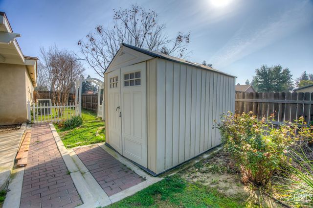 5201 Pavia Court, Bakersfield, CA 93308