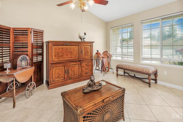 5201 Pavia Court, Bakersfield, CA 93308