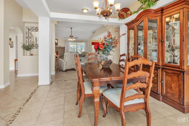 5201 Pavia Court, Bakersfield, CA 93308