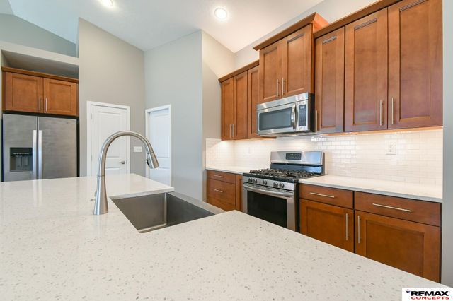 6301 Kelsey Lane, Lincoln, NE 68516