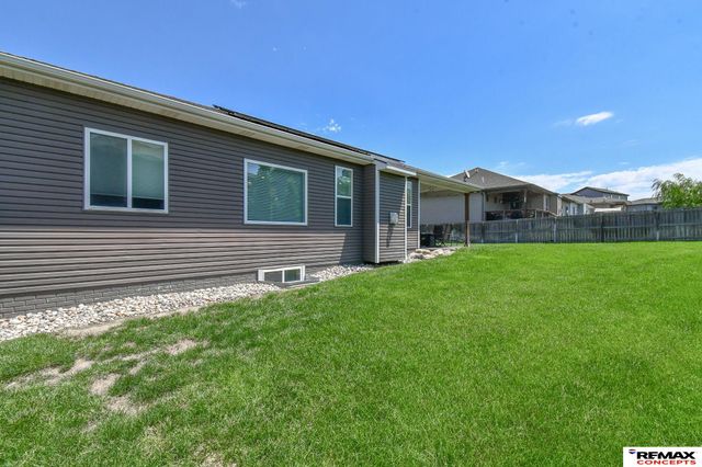 6301 Kelsey Lane, Lincoln, NE 68516