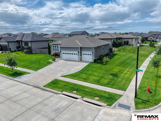 6301 Kelsey Lane, Lincoln, NE 68516