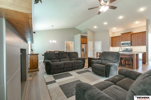 6301 Kelsey Lane, Lincoln, NE 68516