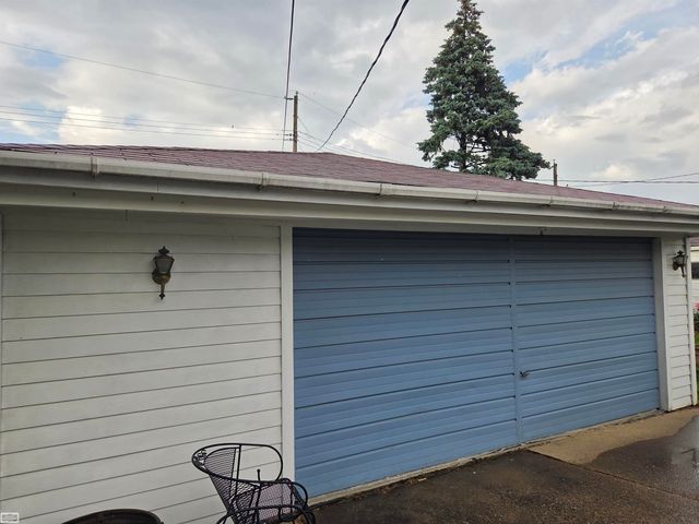 27697 Larry Street, Roseville, MI 48066