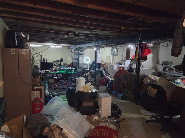 27697 Larry Street, Roseville, MI 48066