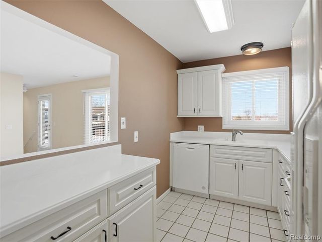 216 Country Club Drive, Saint Clair Shores, MI 48082