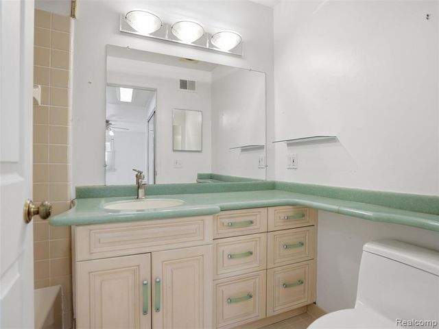 216 Country Club Drive, Saint Clair Shores, MI 48082