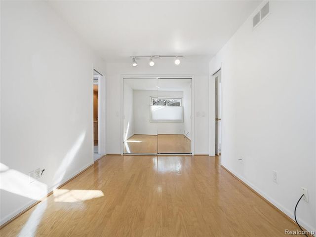 216 Country Club Drive, Saint Clair Shores, MI 48082