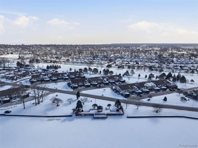 216 Country Club Drive, Saint Clair Shores, MI 48082