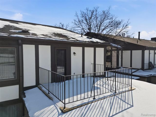 216 Country Club Drive, Saint Clair Shores, MI 48082